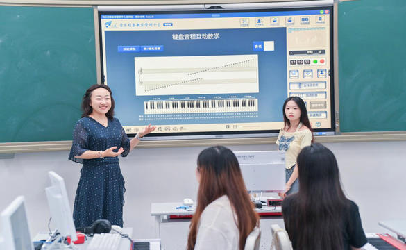 师者匠心在音乐创客教室耕耘的筑梦人: 记朱姝雨老师的教学革新之路
