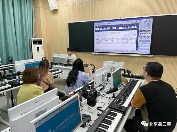 河南开放大学开展“三芙”系列智慧音乐教室系统专项培训会1.jpg